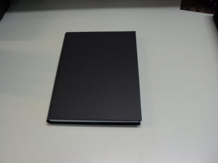 A4 zwart linnen boek